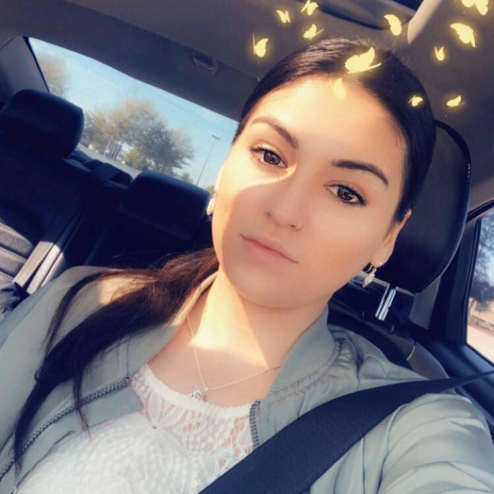 Meet your Posher, Moni